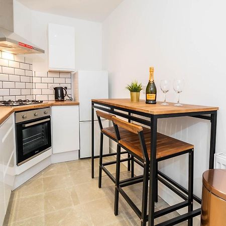 Two Bedroom Apartment - En Suites - Smart Tv'S - Wifi - Netflix - Bearwood Birmingham Exterior photo