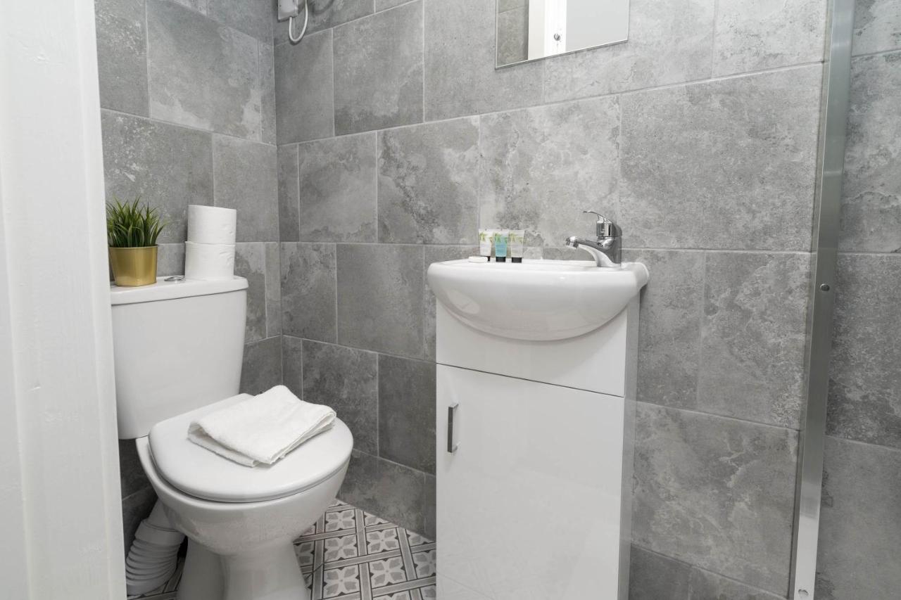 Two Bedroom Apartment - En Suites - Smart Tv'S - Wifi - Netflix - Bearwood Birmingham Exterior photo
