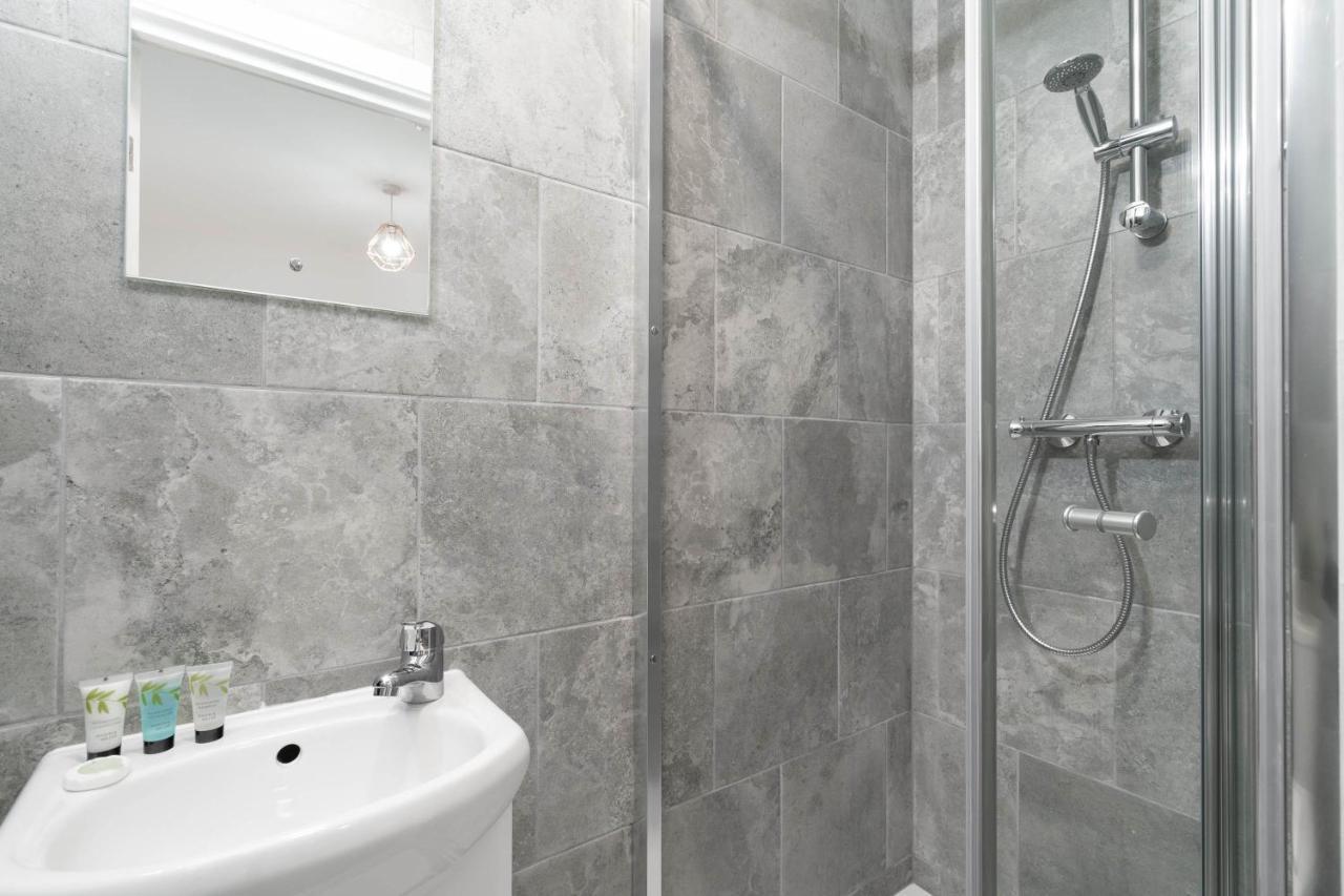 Two Bedroom Apartment - En Suites - Smart Tv'S - Wifi - Netflix - Bearwood Birmingham Exterior photo